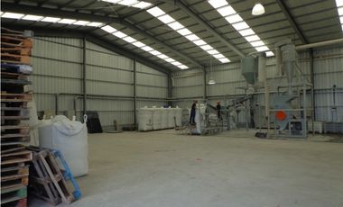 Moderno galpón, ex fábrica de reciclado plasticos. Apto varios emprendimientos.