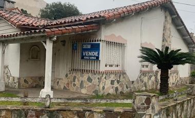 VENTA CASA IDEAL EMPRENDIMIENTO BUENA ZONIFICACION BERNAL ESTE