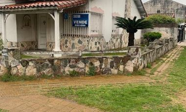VENTA CASA IDEAL EMPRENDIMIENTO BUENA ZONIFICACION BERNAL ESTE
