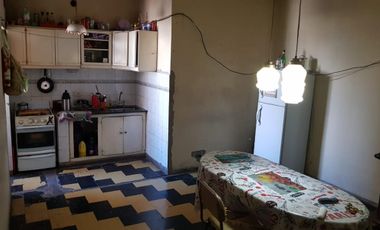 EXCELENTE DEPARTAMENTO 2 AMBIENTES CON LAVADERO, EN PRIMER PISO POR ESCALERA.