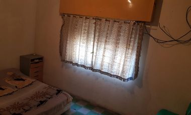 EXCELENTE DEPARTAMENTO 2 AMBIENTES CON LAVADERO, EN PRIMER PISO POR ESCALERA.