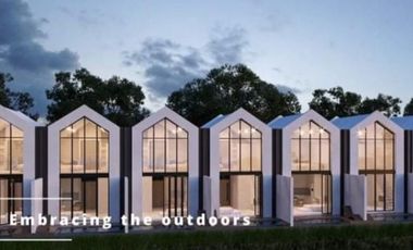 AMAZING BEVERLY TYPE VILLAS WITH YOUR OWN PRIVATE POOL OVERLOOKING TAAL LAKE!
