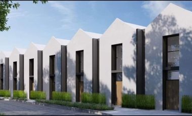 AMAZING BEVERLY TYPE VILLAS WITH YOUR OWN PRIVATE POOL OVERLOOKING TAAL LAKE!