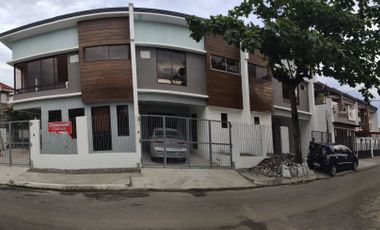 Townhouse NearvVistamall Las Pinas