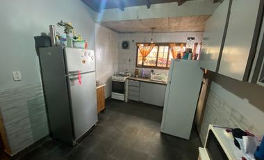 Casa en venta con dos viviendas, sobre lote de 10 x 16.