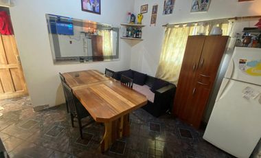 Casa en venta con dos viviendas, sobre lote de 10 x 16.