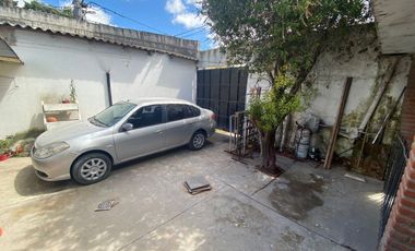 Casa en venta con dos viviendas, sobre lote de 10 x 16.