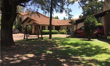 IMPORTANTE E IMPECABLE CHALET EN VENTA ITUZAINGO NORTE  AMPLIO PARQUE