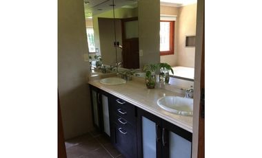 IMPORTANTE E IMPECABLE CHALET EN VENTA ITUZAINGO NORTE  AMPLIO PARQUE