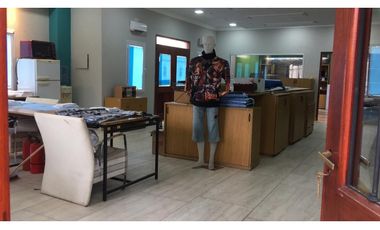 IMPORTANTE E IMPECABLE CHALET EN VENTA ITUZAINGO NORTE  AMPLIO PARQUE