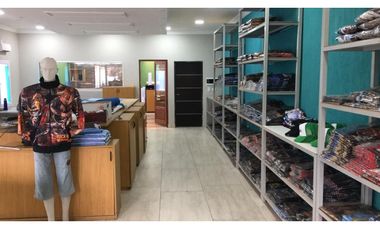 IMPORTANTE E IMPECABLE CHALET EN VENTA ITUZAINGO NORTE  AMPLIO PARQUE