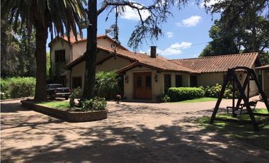 IMPORTANTE E IMPECABLE CHALET EN VENTA ITUZAINGO NORTE  AMPLIO PARQUE