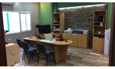 IMPORTANTE E IMPECABLE CHALET EN VENTA ITUZAINGO NORTE  AMPLIO PARQUE