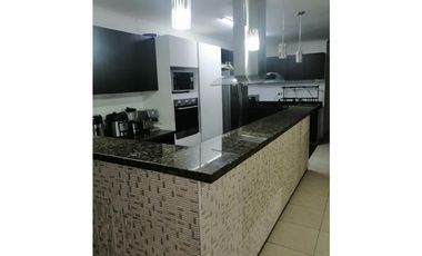 CHORRERA / VILLAS DE MONTELIMAR / 3 HABITACIONES / 225m2 / TERRAZA / Y