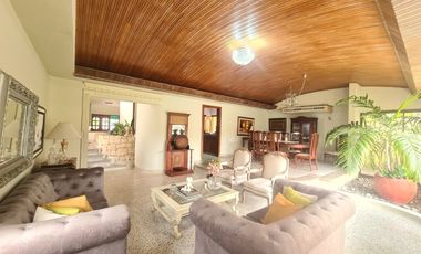 COD. 197 - SE VENDE CASA - BARRIO: VENECIA I