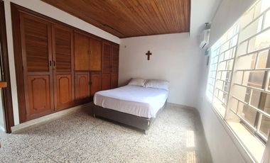 COD. 197 - SE VENDE CASA - BARRIO: VENECIA I