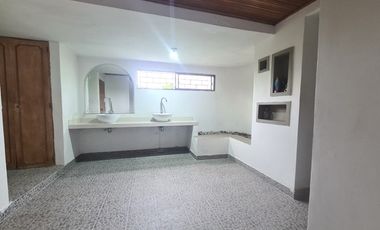 COD. 197 - SE VENDE CASA - BARRIO: VENECIA I