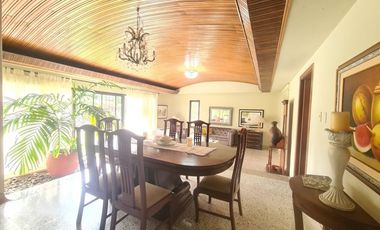 COD. 197 - SE VENDE CASA - BARRIO: VENECIA I