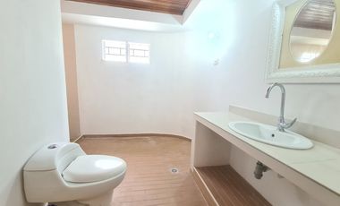 COD. 197 - SE VENDE CASA - BARRIO: VENECIA I