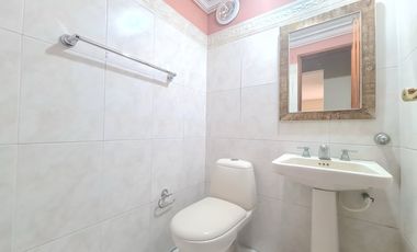COD. 197 - SE VENDE CASA - BARRIO: VENECIA I