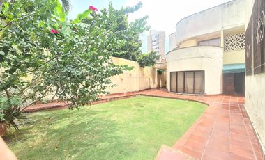 COD. 197 - SE VENDE CASA - BARRIO: VENECIA I