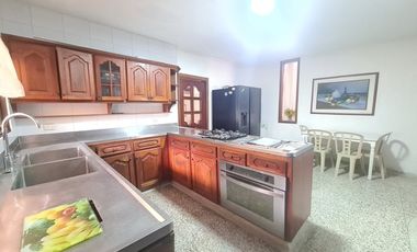 COD. 197 - SE VENDE CASA - BARRIO: VENECIA I