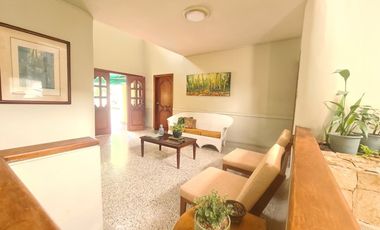 COD. 197 - SE VENDE CASA - BARRIO: VENECIA I