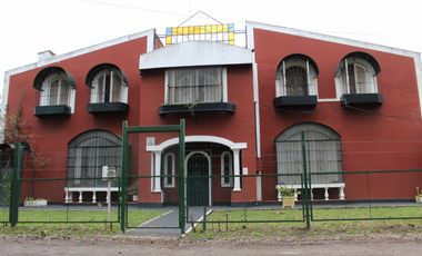 Chalet de 7 o más AMBIENTES ubicada a metros del centro de Corimayo.
