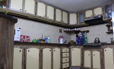 Chalet de 7 o más AMBIENTES ubicada a metros del centro de Corimayo.
