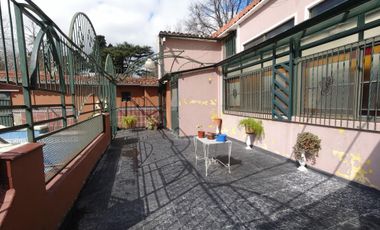 Chalet de 7 o más AMBIENTES ubicada a metros del centro de Corimayo.