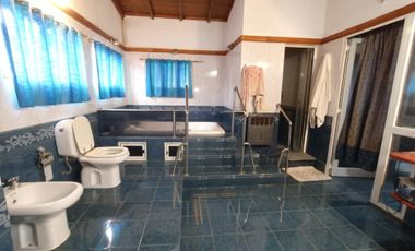 Chalet de 7 o más AMBIENTES ubicada a metros del centro de Corimayo.
