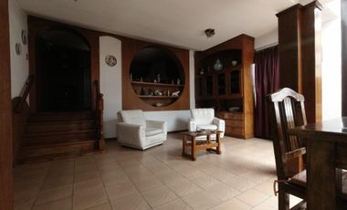 Chalet de 7 o más AMBIENTES ubicada a metros del centro de Corimayo.