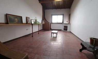 Chalet de 7 o más AMBIENTES ubicada a metros del centro de Corimayo.