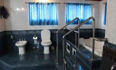 Chalet de 7 o más AMBIENTES ubicada a metros del centro de Corimayo.