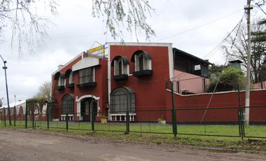 Chalet de 7 o más AMBIENTES ubicada a metros del centro de Corimayo.