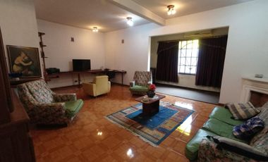 Chalet de 7 o más AMBIENTES ubicada a metros del centro de Corimayo.