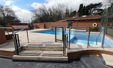 Chalet de 7 o más AMBIENTES ubicada a metros del centro de Corimayo.