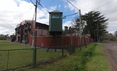 Chalet de 7 o más AMBIENTES ubicada a metros del centro de Corimayo.