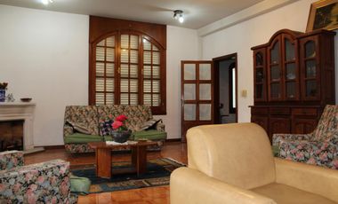 Chalet de 7 o más AMBIENTES ubicada a metros del centro de Corimayo.