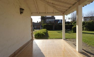 En Venta - Gran Chalet Apto Para Emprendimiento en Pleno Constitución