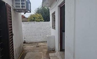 CASA EN ALQUILER (interna)- 2 DORMITORIOS - ubic.: Calle Moises Valentinuzzi 880, Rio Cuarto