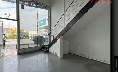 Local Comercial en Arriendo en Av. La Dehesa / Strip Center Small Service