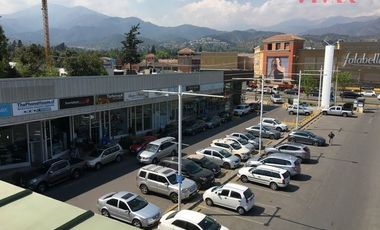 Local Comercial en Arriendo en Av. La Dehesa / Strip Center Small Service