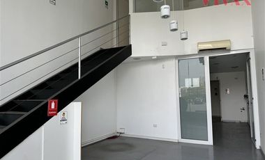 Local Comercial en Arriendo en Av. La Dehesa / Strip Center Small Service