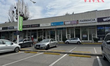 Local Comercial en Arriendo en Av. La Dehesa / Strip Center Small Service