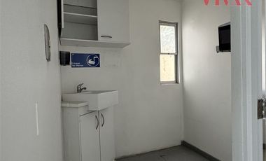 Local Comercial en Arriendo en Av. La Dehesa / Strip Center Small Service