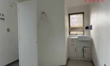 Local Comercial en Arriendo en Av. La Dehesa / Strip Center Small Service