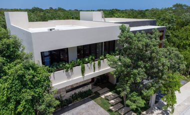 Casa con alberca privada, Jardin y cocina equipada, residencial de lujo con amen