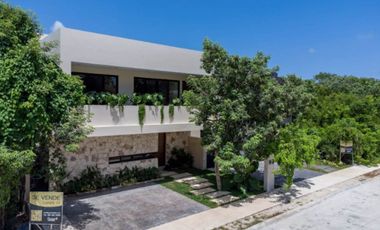 Casa con alberca privada, Jardin y cocina equipada, residencial de lujo con amen