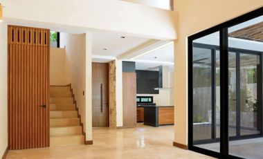Casa con alberca privada, Jardin y cocina equipada, residencial de lujo con amen